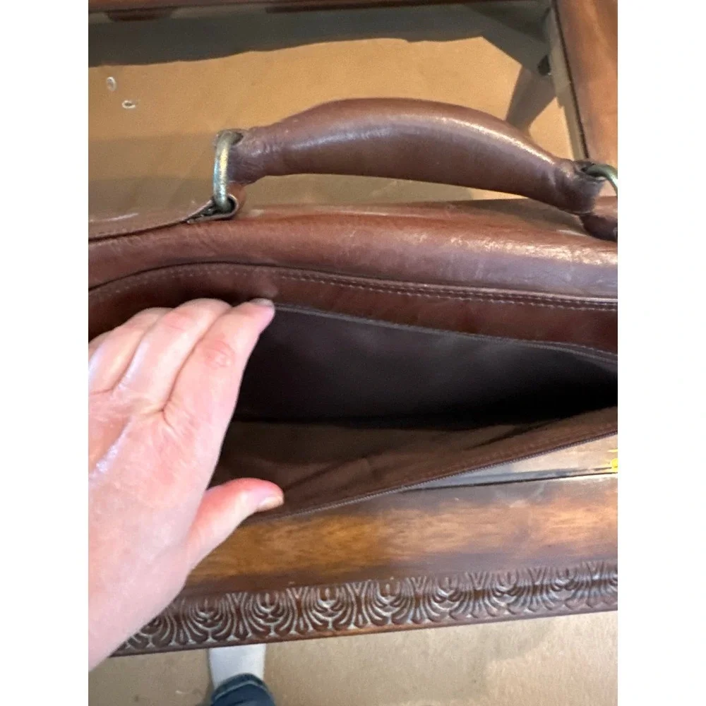 Unisex Bugatti Vintage Leather Messenger Briefcase Bag